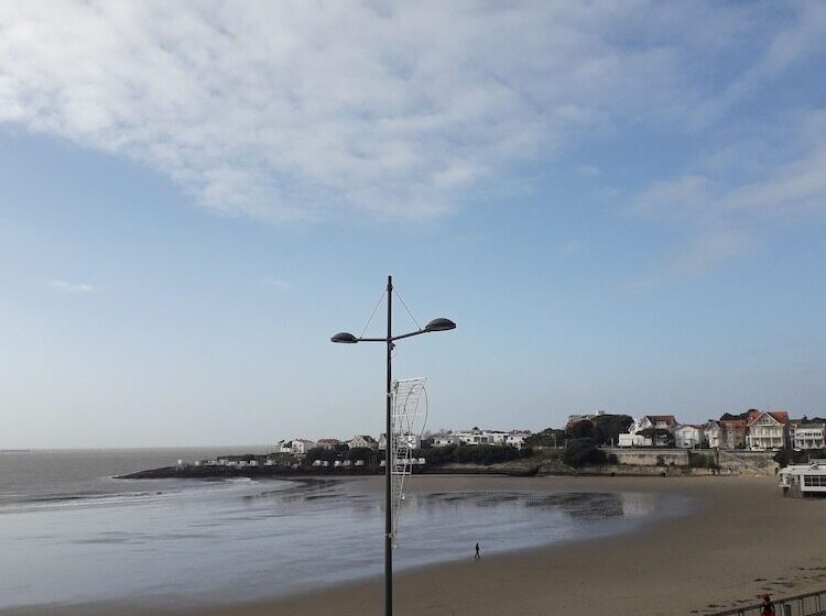 اتاق سوپریور با چشم‌انداز دریا, Hôtel The Originals Miramar, Royan Pontaillac