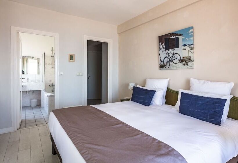 اتاق سوپریور با چشم‌انداز دریا, Hôtel The Originals Miramar, Royan Pontaillac