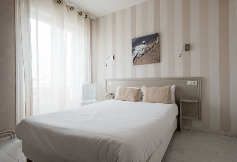 اتاق سوپریور با چشم‌انداز دریا, Hôtel The Originals Miramar, Royan Pontaillac