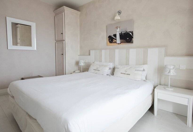 اتاق سوپریور با چشم‌انداز دریا, Hôtel The Originals Miramar, Royan Pontaillac