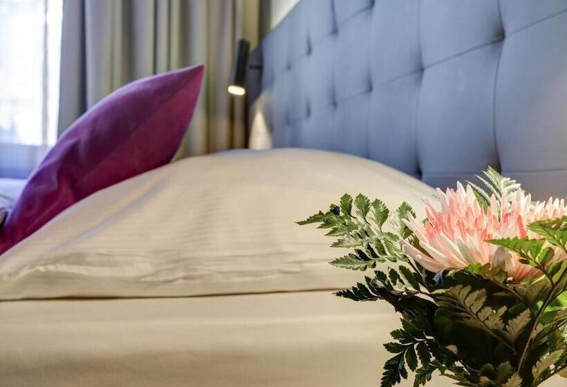 اتاق استاندارد چهار تخته, Boutique 003 Köln Am Dom, Trademark Collection By Wyndham