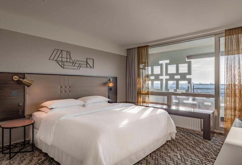 Superior Room King Size Bed, Four Points By Sheraton Munich Arabellapark