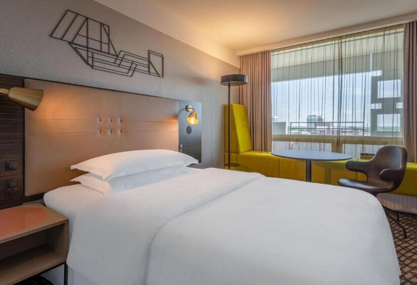 חדר סופריור עם מיטת קינג, Four Points By Sheraton Munich Arabellapark