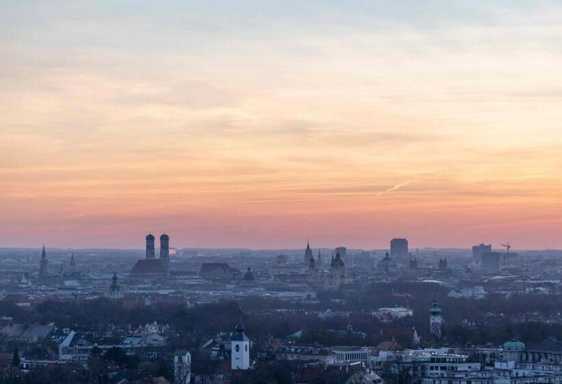 Superior Room, Four Points By Sheraton Munich Arabellapark