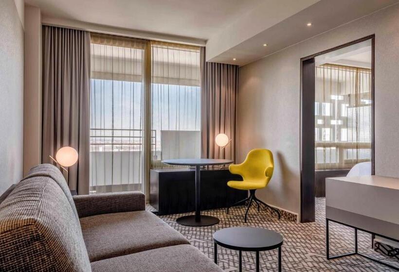 Junior Suite Lit King Size, Four Points By Sheraton Munich Arabellapark