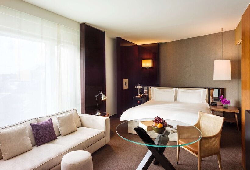 جناح جونيور, Grand Hyatt Berlin