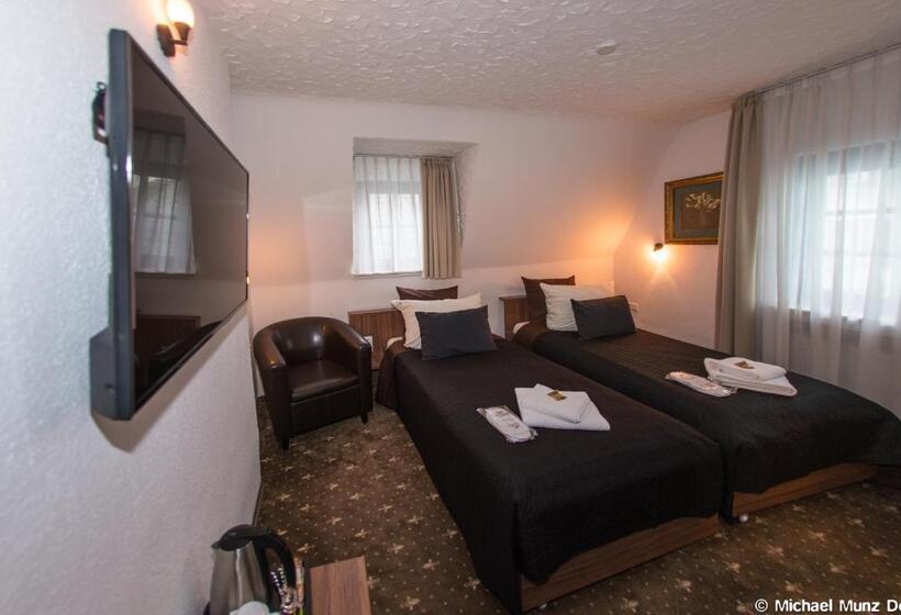 اتاق استاندارد, Und Restaurant Lowenbrau Koln