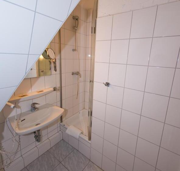 اتاق استاندارد, Und Restaurant Lowenbrau Koln