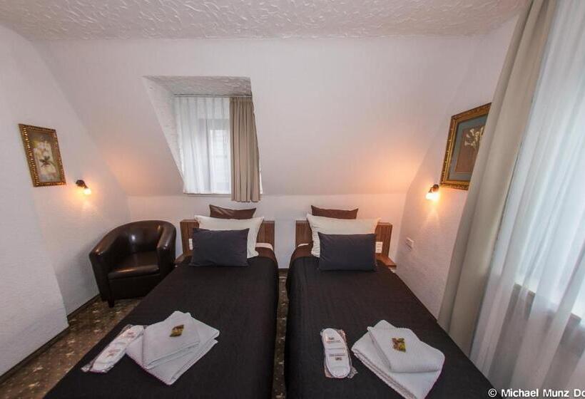 اتاق استاندارد, Und Restaurant Lowenbrau Koln