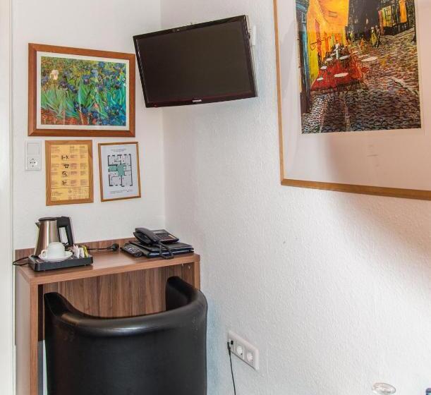 اتاق استاندارد یک نفره, Und Restaurant Lowenbrau Koln