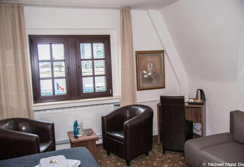 اتاق خانوادگی, Und Restaurant Lowenbrau Koln