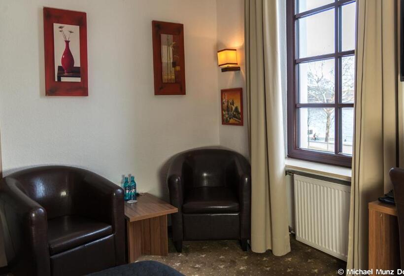 اتاق استاندارد با چشمانداز دریاچه, Und Restaurant Lowenbrau Koln
