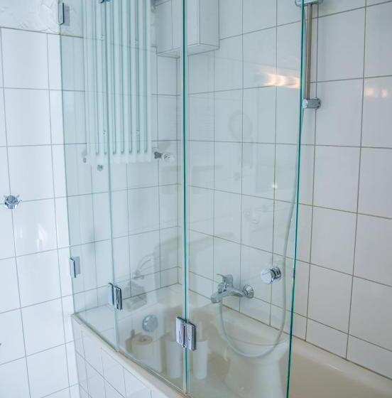اتاق استاندارد با چشمانداز دریاچه, Und Restaurant Lowenbrau Koln