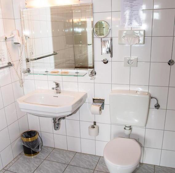 اتاق لوکس, Und Restaurant Lowenbrau Koln