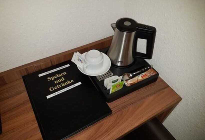 اتاق استاندارد یک نفره, Und Restaurant Lowenbrau Koln