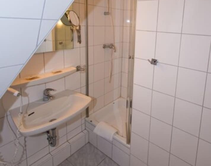 اتاق استاندارد, Und Restaurant Lowenbrau Koln