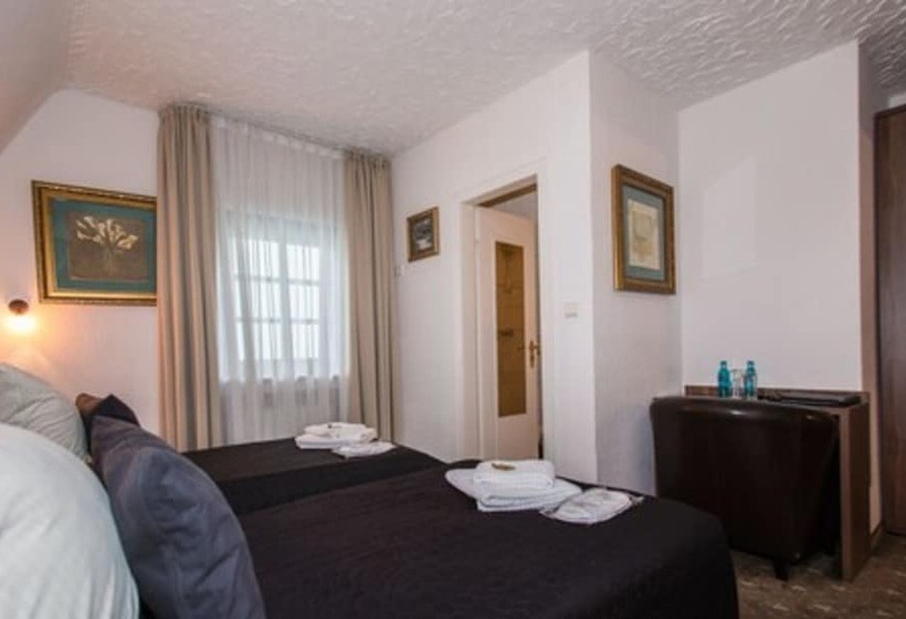 اتاق استاندارد, Und Restaurant Lowenbrau Koln