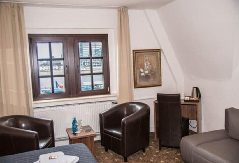 اتاق خانوادگی, Und Restaurant Lowenbrau Koln