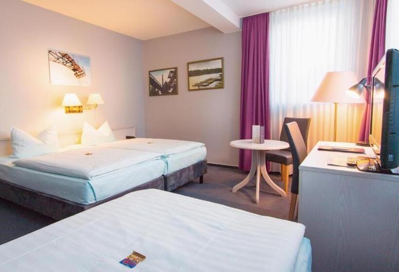 اتاق استاندارد سه نفره, Excelsior Bochum