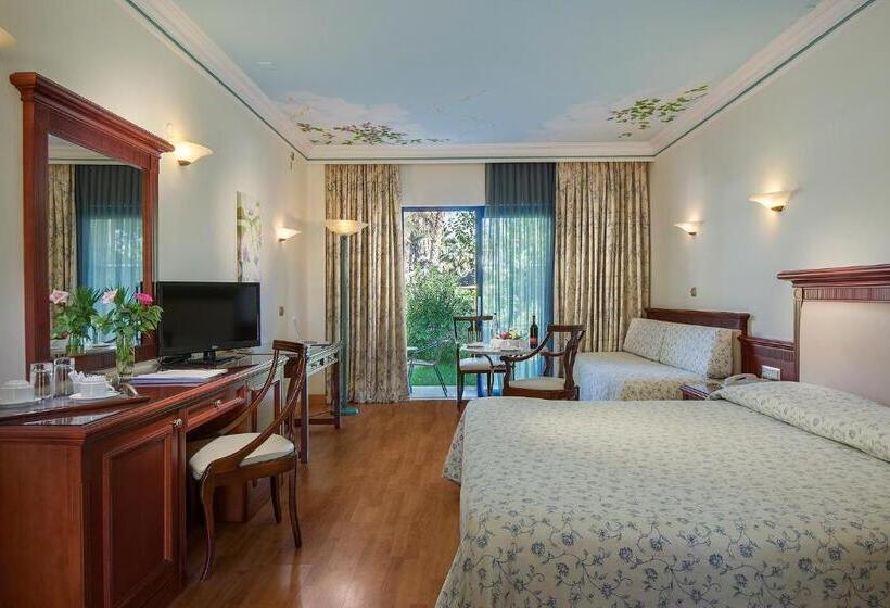 اتاق اساندارد با چشم‌انداز جانبی به دریا, Atrium Palace Thalasso Spa Resort And Villas