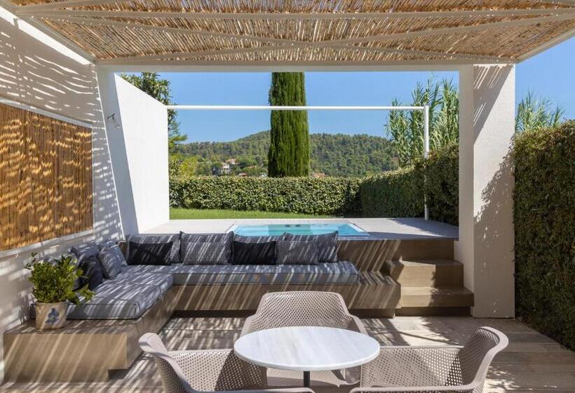 Standard Room with Hot Tub, Atrium