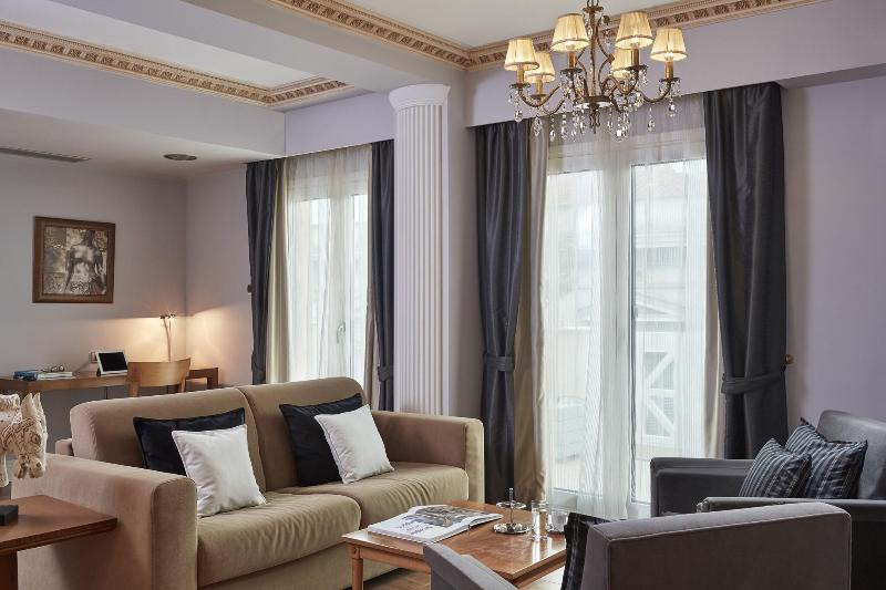 スイート, Ava Hotel And Suites