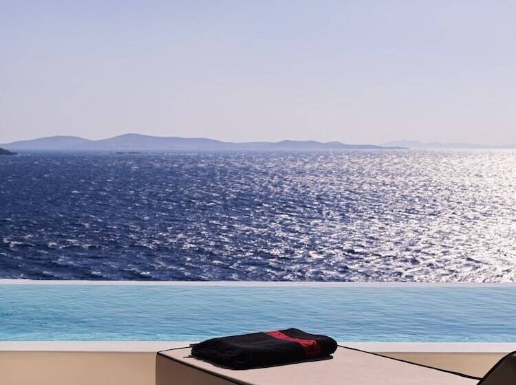 2 Bedrooms Suite Sea View, Kouros  And Suites