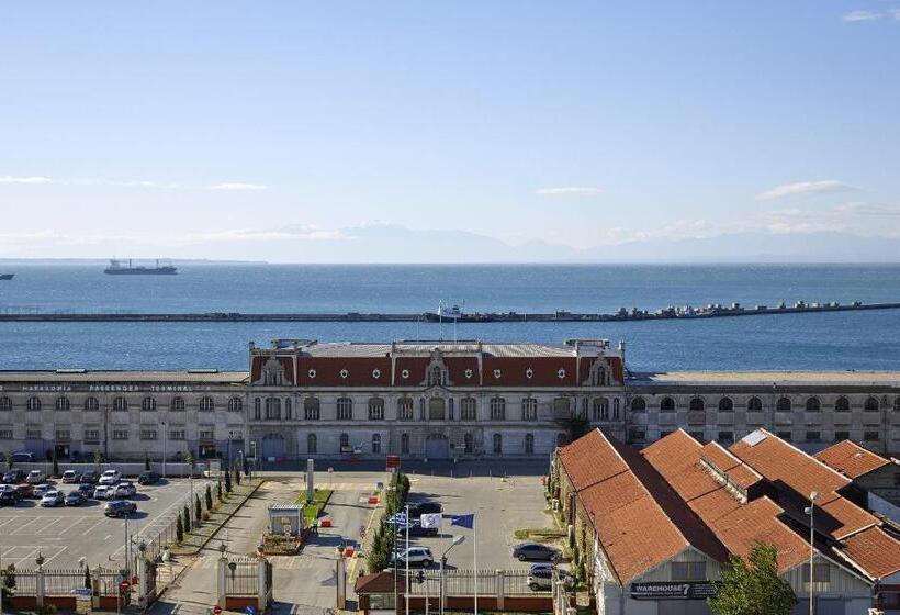 اتاق پرمیوم با چشمانداز دریا, Mediterranean Palace