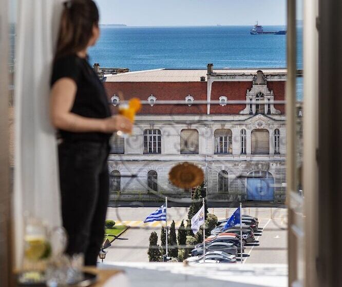 اتاق پرمیوم با چشمانداز دریا, Mediterranean Palace