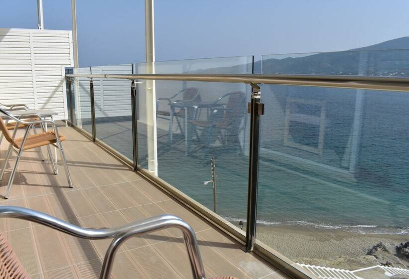 اتاق سه نفره سوپریور با چشم‌انداز دریا, New Aegli Resort