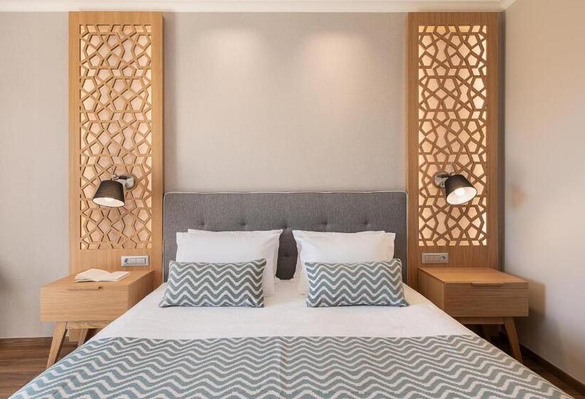 سوئیت جونیور خانوادگی, Pilot Beach Resort