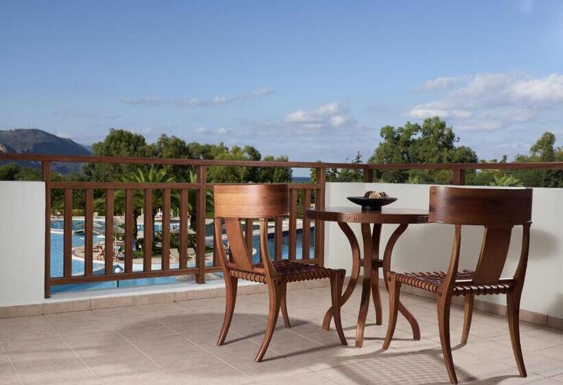 سوییت لوکس, Pilot Beach Resort