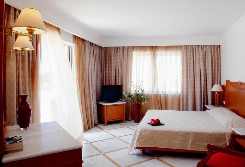 سوییت لوکس, Pilot Beach Resort