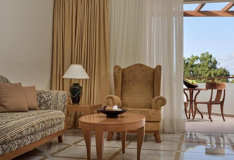 سوییت لوکس, Pilot Beach Resort