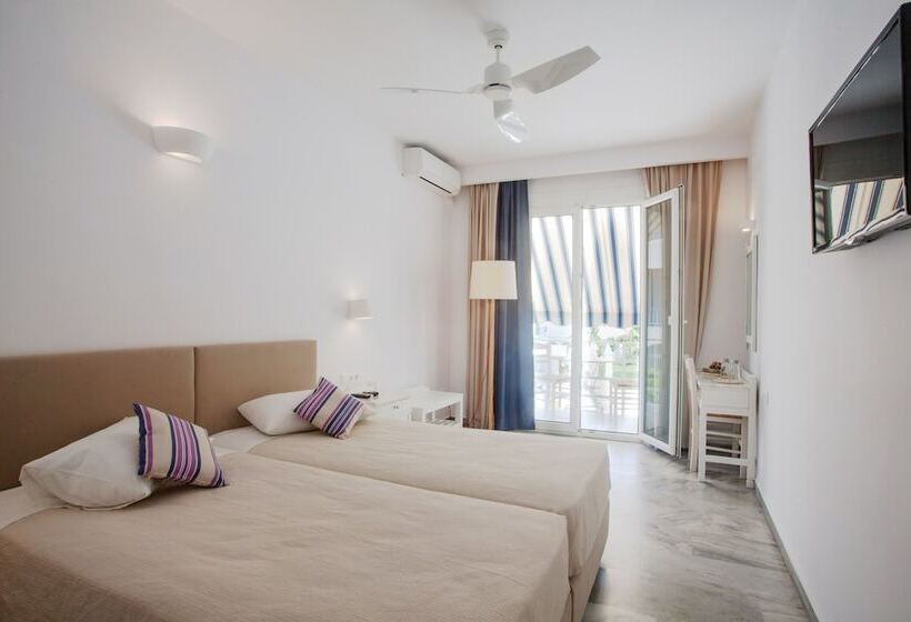 اتاق سوپریور با چشم‌انداز استخر, Polos Hotel Paros