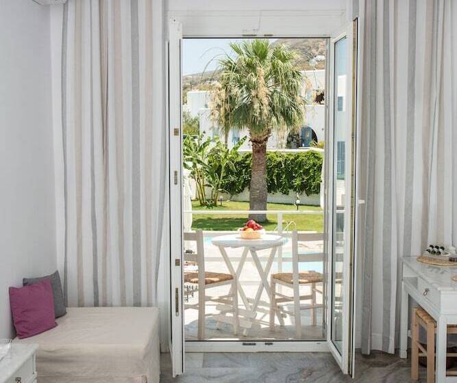 اتاق سوپریور با چشم‌انداز استخر, Polos Hotel Paros