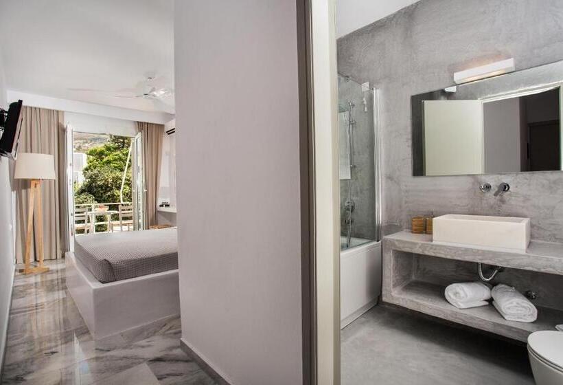 اتاق سوپریور با چشم‌انداز استخر, Polos Hotel Paros