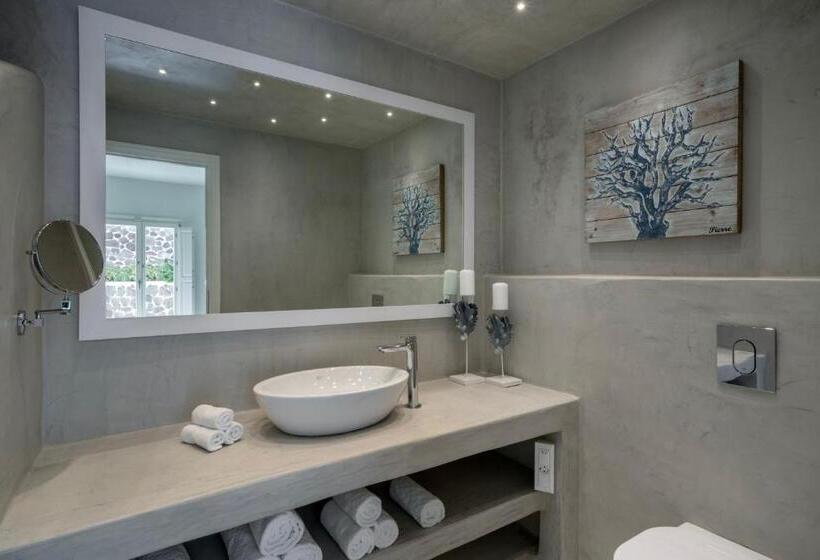 Standard Room with Hidromassage Sea View, Vedema, A Luxury Collection Resort, Santorini