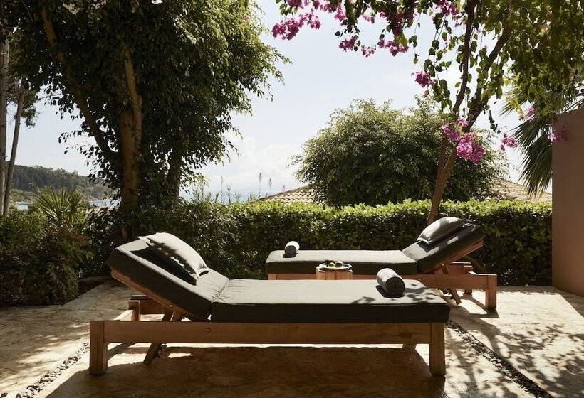 سوییت, F Zeen Kefalonia