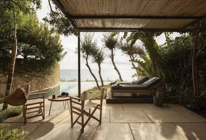 سوییت, F Zeen Kefalonia