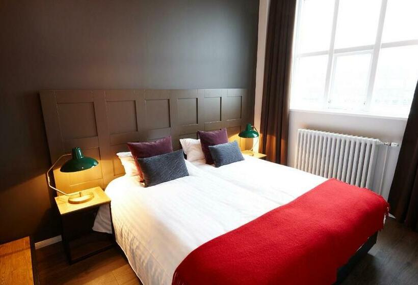سوییت خانوادگی, Fosshotel Baron
