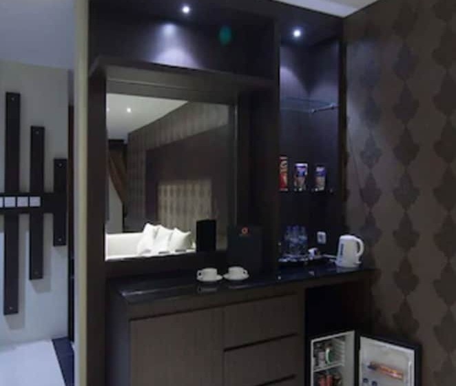 اتاق لوکس, Aria Barito