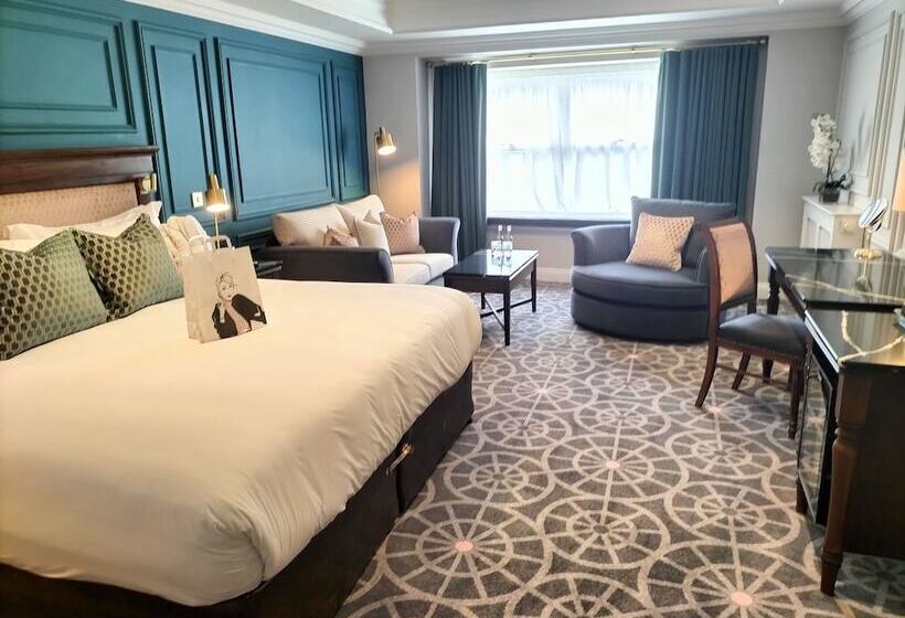 سوییت جونیور, Imperial Hotel Cork City