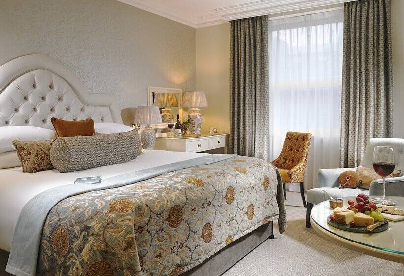سوییت جونیور, Imperial Hotel Cork City