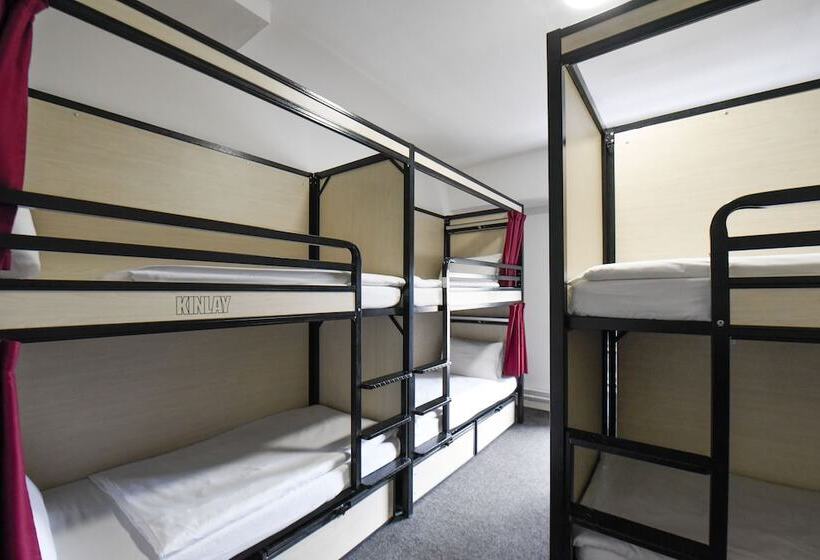 Bed in Shared Room with Shared Bathroom, Kinlay Hostel Eyre Square