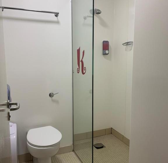 اتاق استاندارد, Kinlay Hostel Eyre Square