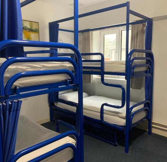 Standard Room, Kinlay Hostel Eyre Square