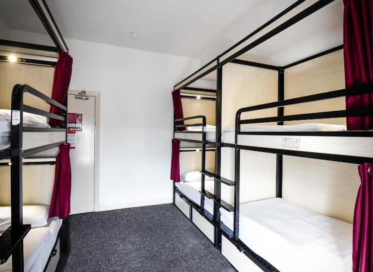 سرير فى غرفة مشتركة مزودة بحمام مشترك, Kinlay Hostel Eyre Square