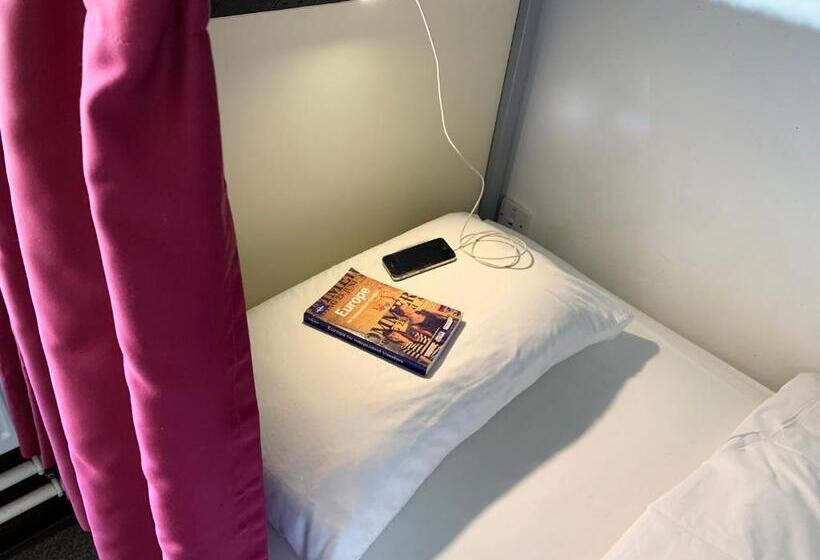اتاق استاندارد با سرویس بهداشتی مشترک, Kinlay Hostel Eyre Square