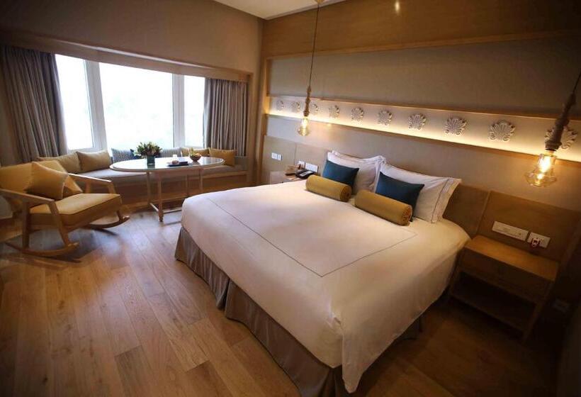 带大床的高级房间, Taj Fisherman’s Cove Resort & Spa, Chennai